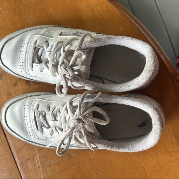 Reebok Club C vintage sneakers. Size 9 but run small - Picture 2 of 4